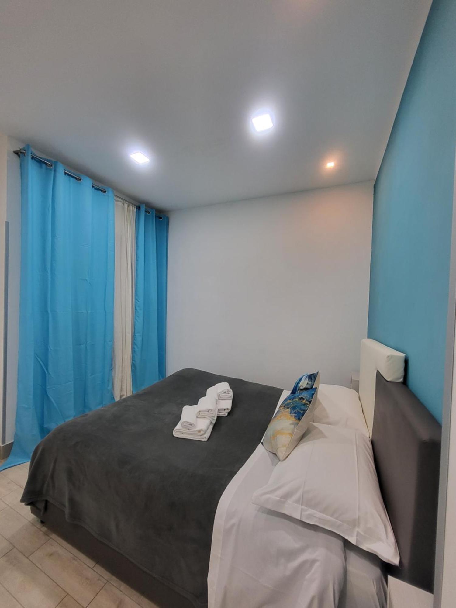 New Era Rooms Napoli Eksteriør billede